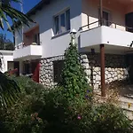 Fuer 7 Personen- 100m Vom By Interhome *