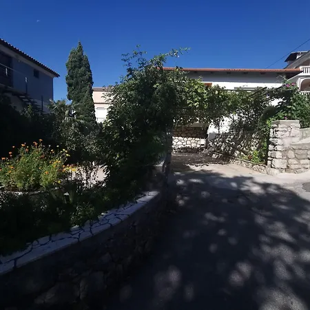 Fuer 7 Personen- 100m Vom By Interhome