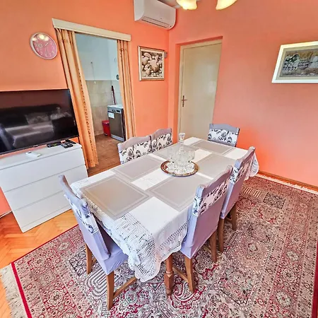 Apartament Fuer 7 Personen- 100m Vom By Interhome