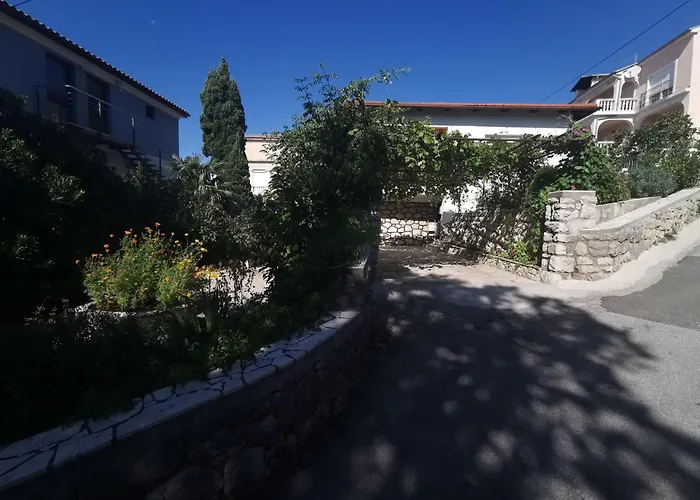 Fuer 7 Personen- 100m Vom By Interhome