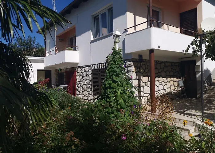 Fuer 7 Personen- 100m Vom By Interhome *